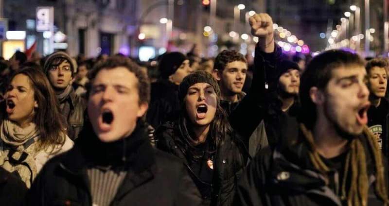 Париж охватила новая волна протестов
