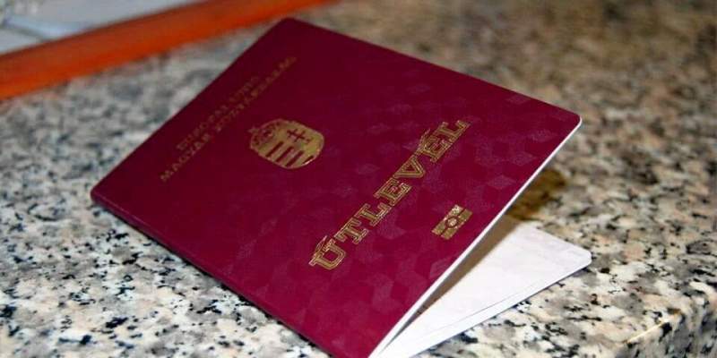 Венгрия вошла в четвёрку стран с самыми престижными паспортами
