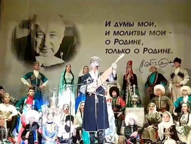 Республиканские торжества по случаю 95-летия со дня рождения Расула Гамзатова открылись литературным праздником в Хасавюрте
