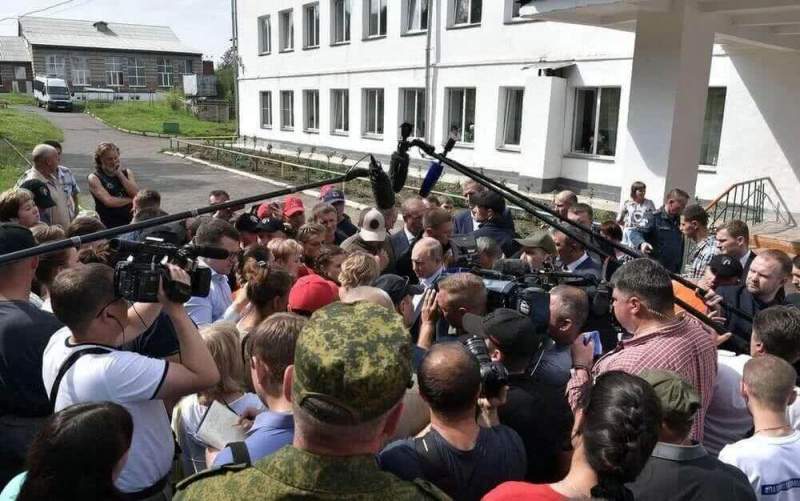 Путин встретился с людьми, пострадавшими от паводка в Иркутской области
