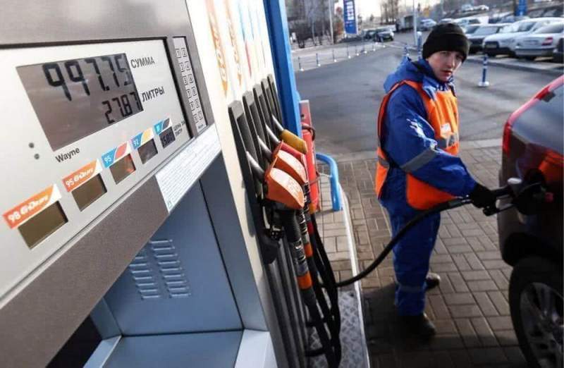 Путин о росте цен на бензин: «Эту сферу нужно регулировать» 
