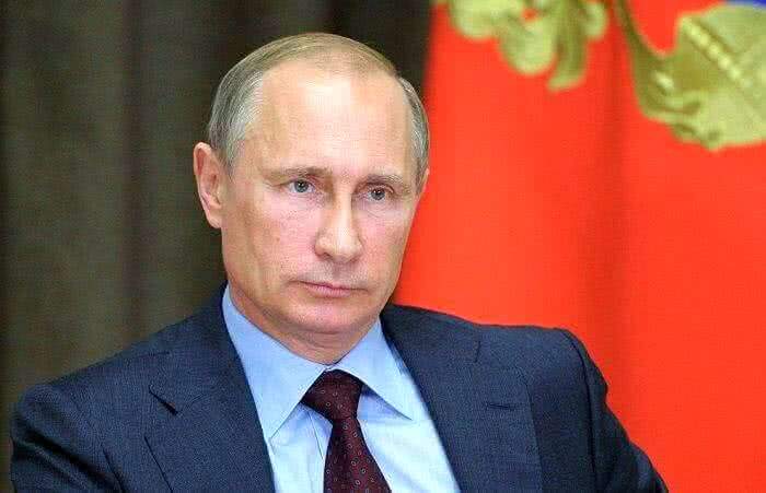 Путин: нужно «шаг за шагом» открывать ключевые отрасли экономики