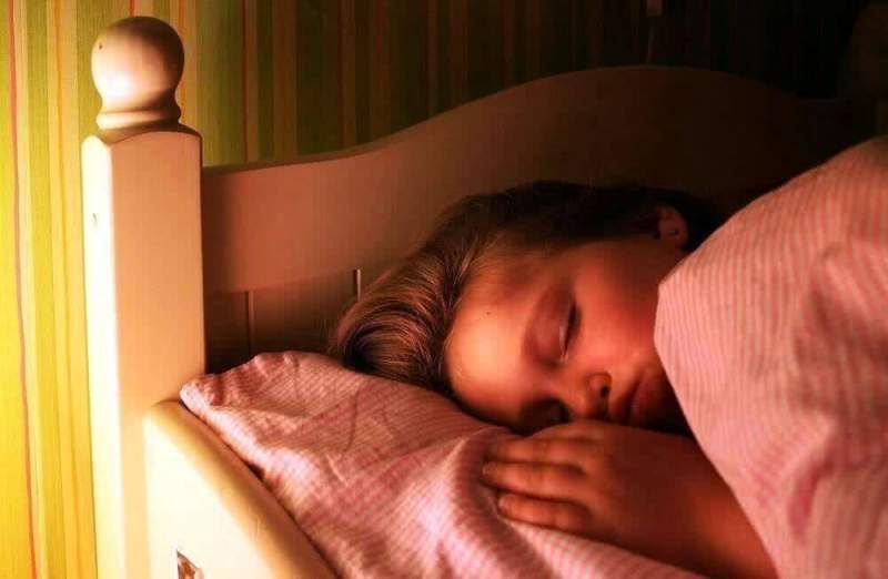 Сон с включенным светом может привести к психическим расстройствам