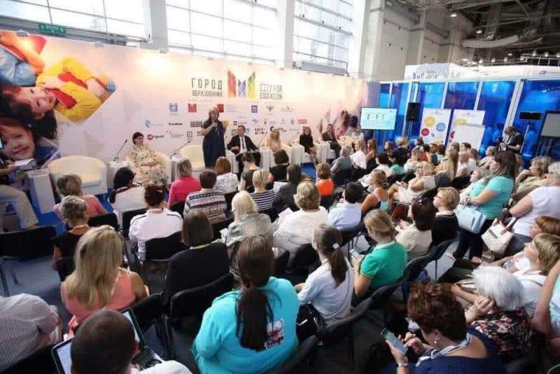Компания LEGO Education  представила свои новинки на московском  международном форуме  «Город образования»