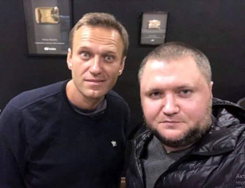 Двуличный Навальный начинает заигрывать с силовиками