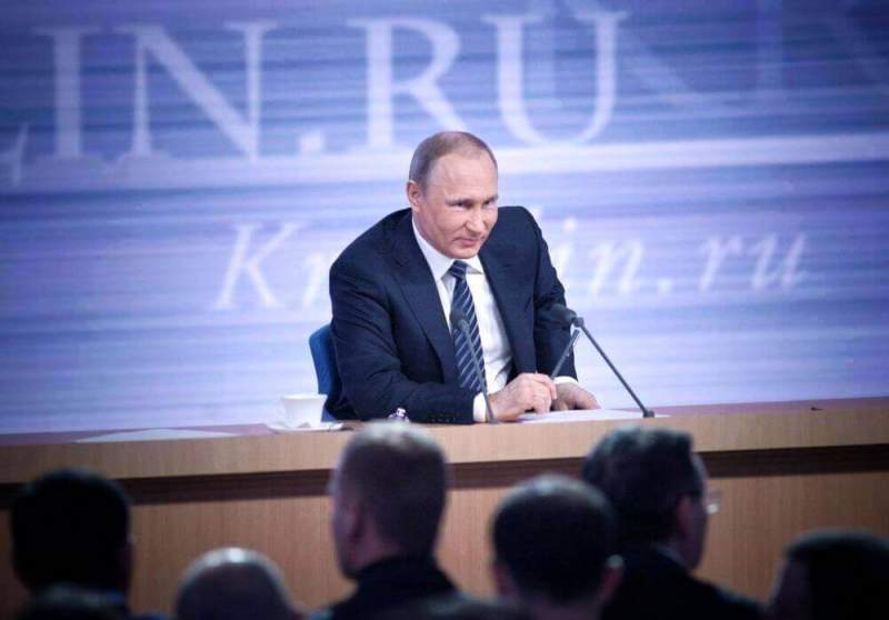 Владимиру Путину присылают вопросы про призывную армию и экономический рост