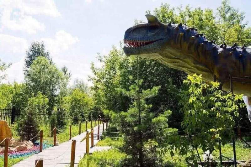 Самый большой парк динозавров открылся в Москве