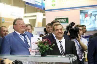 Экспозицию Мордовии Дмитрию Медведеву представил Глава Мордовии Владимир Волков.