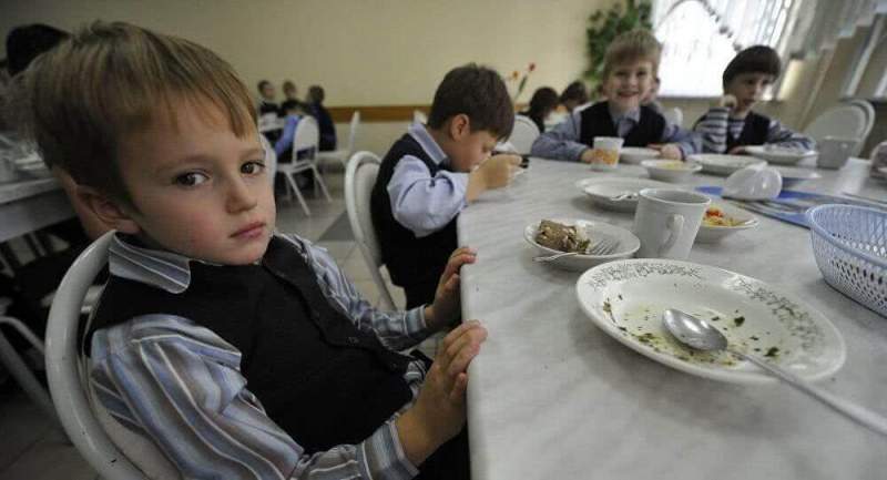 Муниципалы снова оставили школьников без обедов