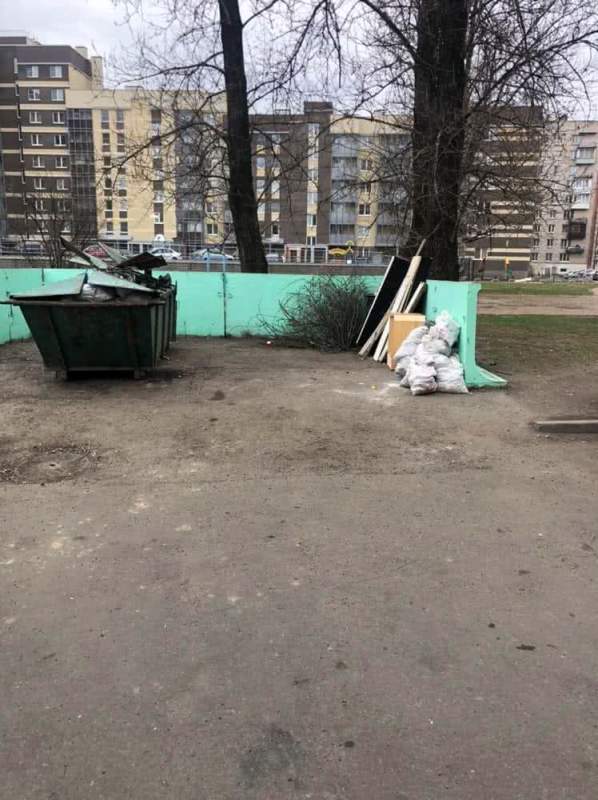 Государственная жилищная инспекция Санкт-Петербурга выборочно проверила выполнение  мероприятий по содержанию придомовых территорий, контейнерных площадок и мест общего пользования в многоквартирных домах