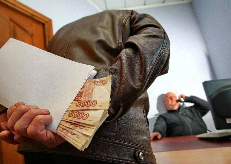 Большинство жителей России критически относятся к коррупции