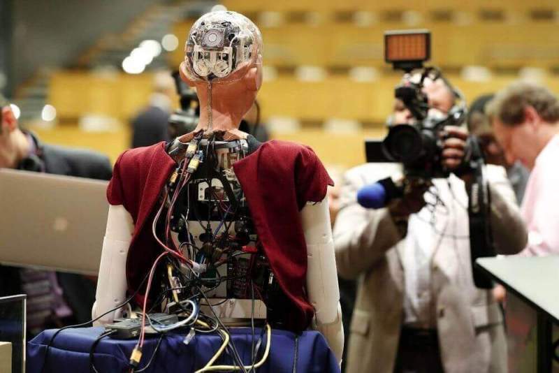Робот-гражданин Саудовской Аравии получил возможность ходить