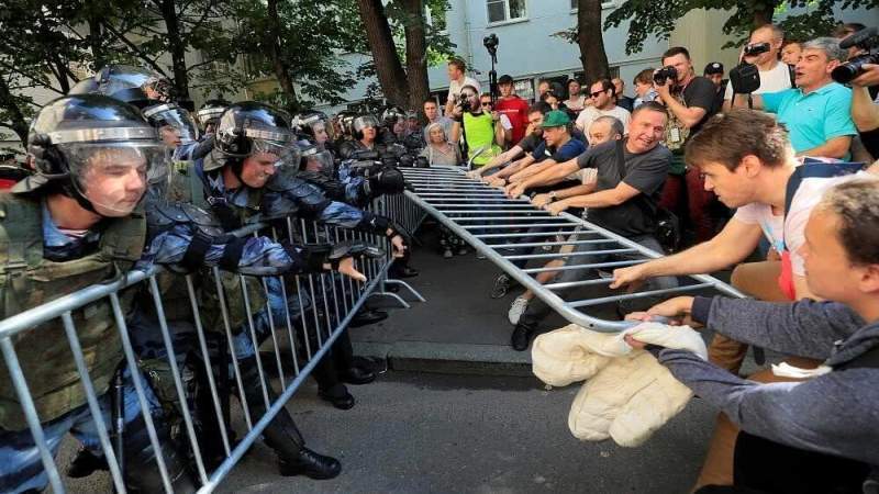 Денег не жалеть: участие артистов в митинге Навального 29.09 оплачивают США
