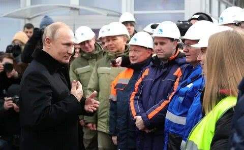 Владимир Путин первым опробовал новую скоростную магистраль соединяющую Москву и Петербург