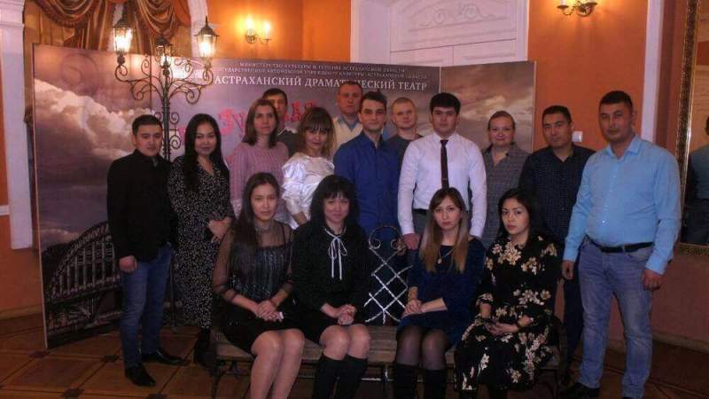 Сотрудники исправительной колонии №8 посетили Астраханский драматический театр