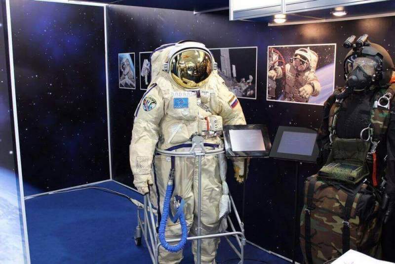 США предложили российским космонавтам использовать американские скафандры