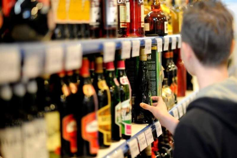 Полиция Зеленограда выявила несколько фактов продажи алкогольной продукции несовершеннолетним