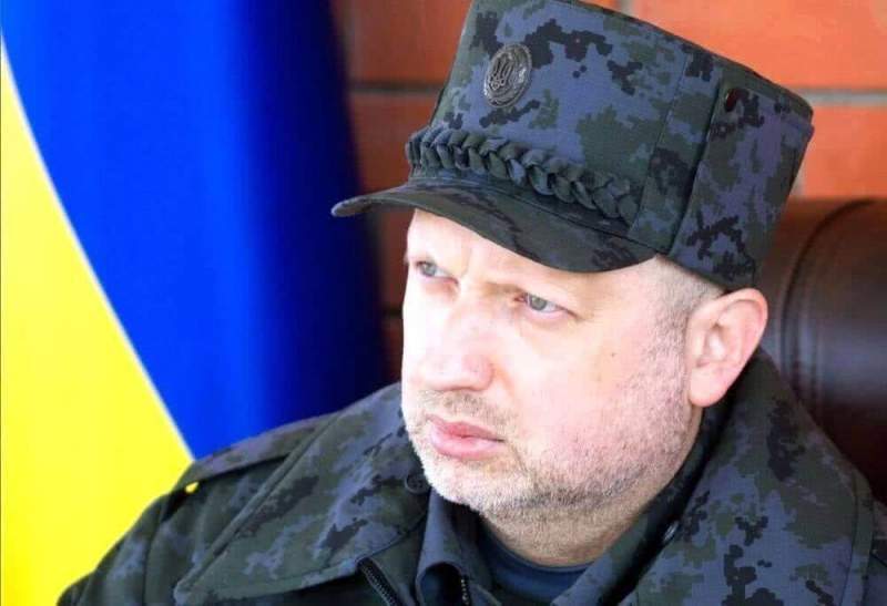 Турчинов призвал украинскую армию двигаться на Восток