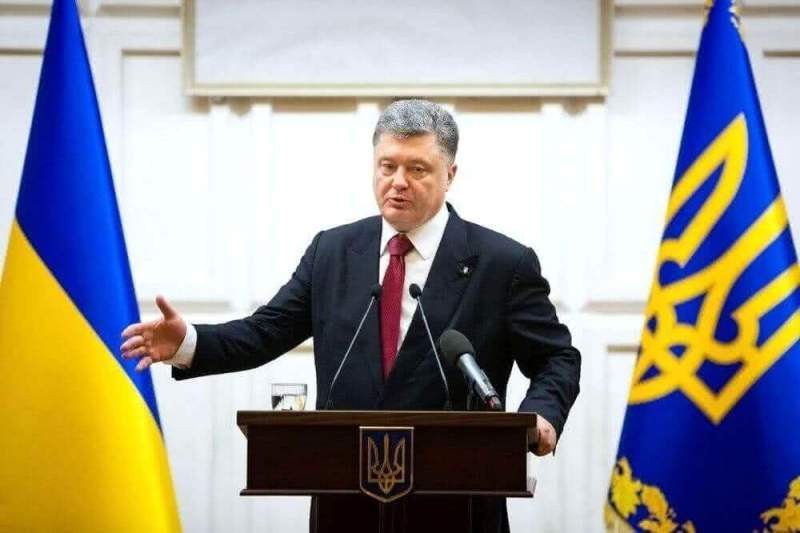 Порошенко призвал ужесточить санкции против России из-за признания паспортов ДНР и ЛНР