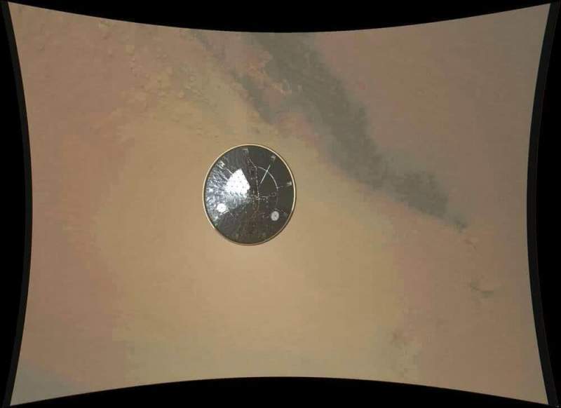 Зонду НАСА удалось запечатлеть следы растаявшего сухого льда на Марсе