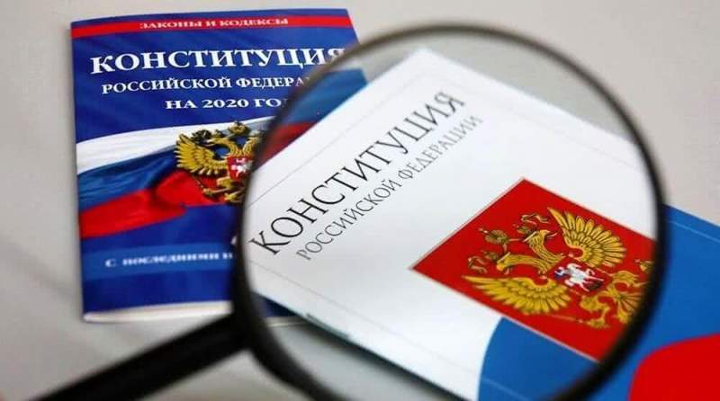 Поправки в Конституцию РФ лишат чиновников возможности иметь второе гражданство