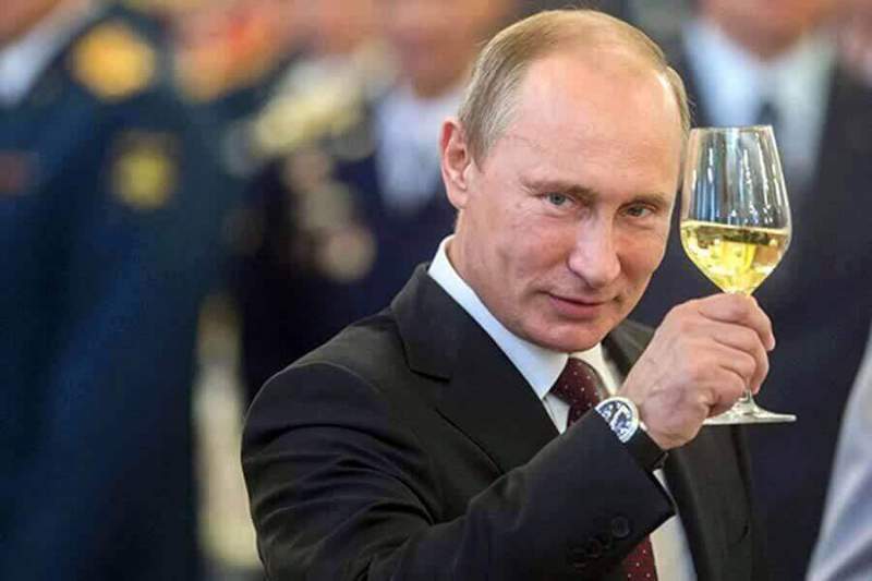 Владимир Путин поздравил жителей России с наступившим 2018 годом