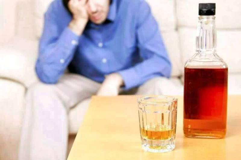 Ученые рассказали, чем еще вреден алкоголь