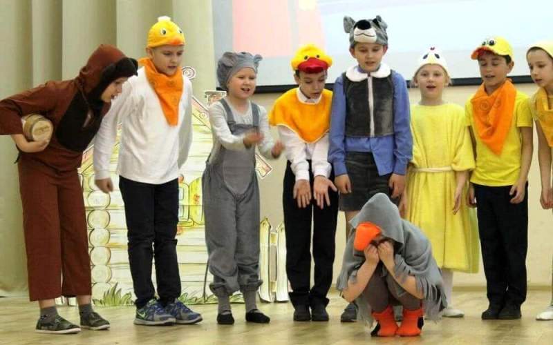 Более 20 спектаклей юные актеры показали на Дне театра в школе № 2025