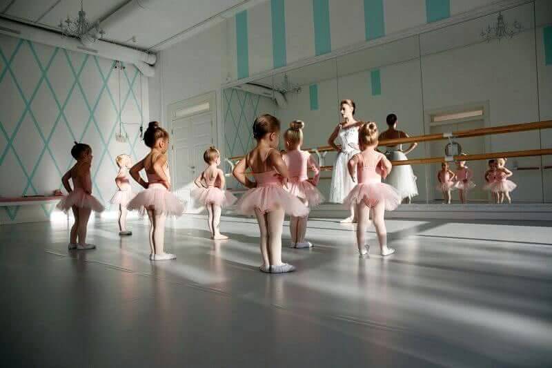 Сто юных балерин выступят в спектакле-концерте «Мы все из одной глины»