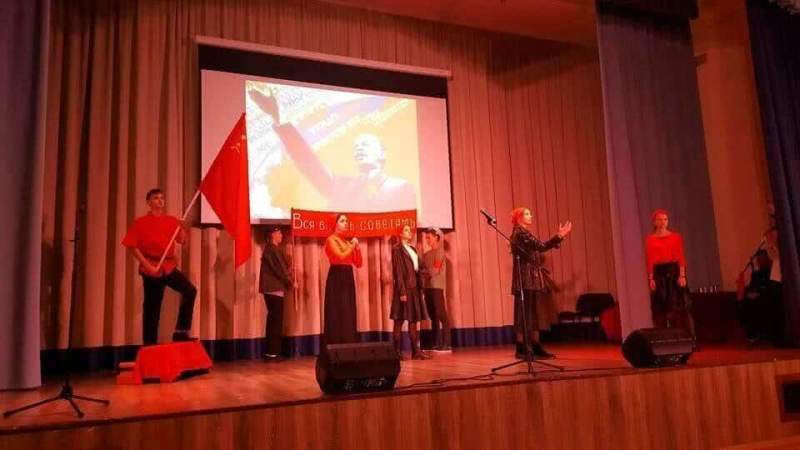 Спектакль, посвященный 100-летию Великой Октябрьской социалистической революции в ГБОУ школа №1195 г.Москвы