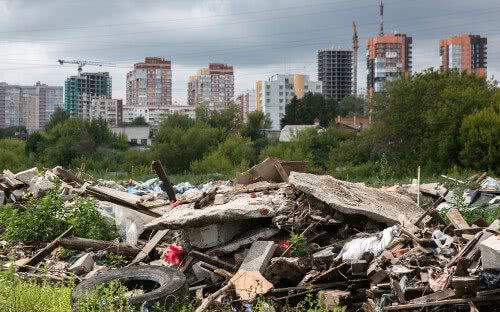 Неэффективность «мусорной реформы»: большую часть отходов продолжают отправлять на полигоны и свалки