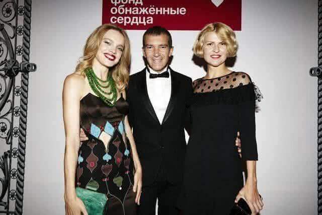 Антонио Бандерас и Наталья Водянова представили первый благотворительный стикерпак для мессенджера Viber в рамках кампании «Делай как я!» на благотворительном аукционе в Москве