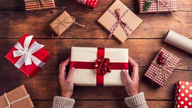Подарки по этикету: какие украшения можно дарить начальнице
