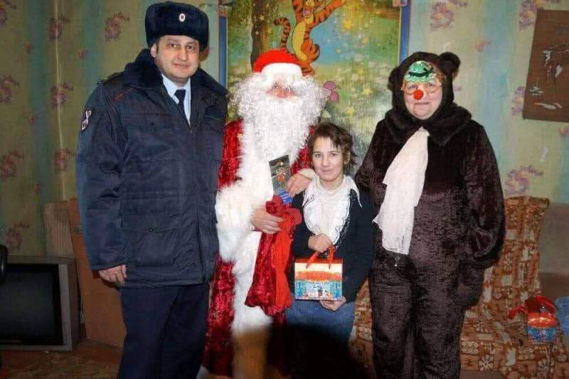 Сотрудники полиции Надеждинского района совместно с Общественным советом приняли участие в акции «Полицейский Дед Мороз»