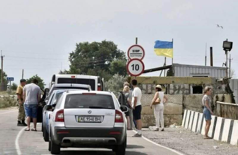 Украинские пограничники мешают своим согражданам попасть в Крым