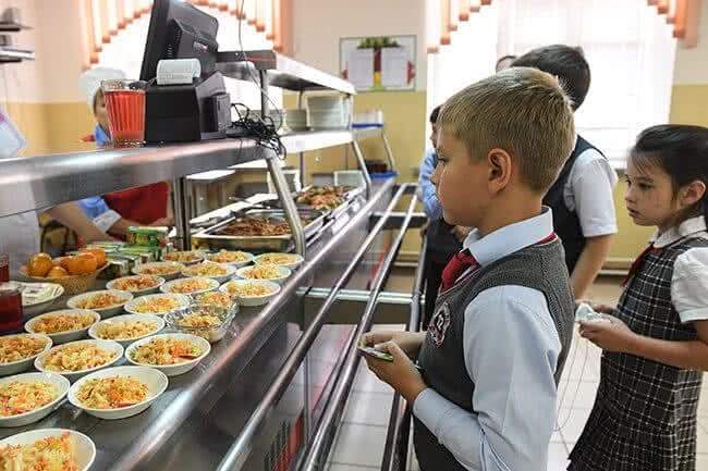 Школьное питание под пристальным вниманием: как московские образовательные учреждения борются с детским ожирением