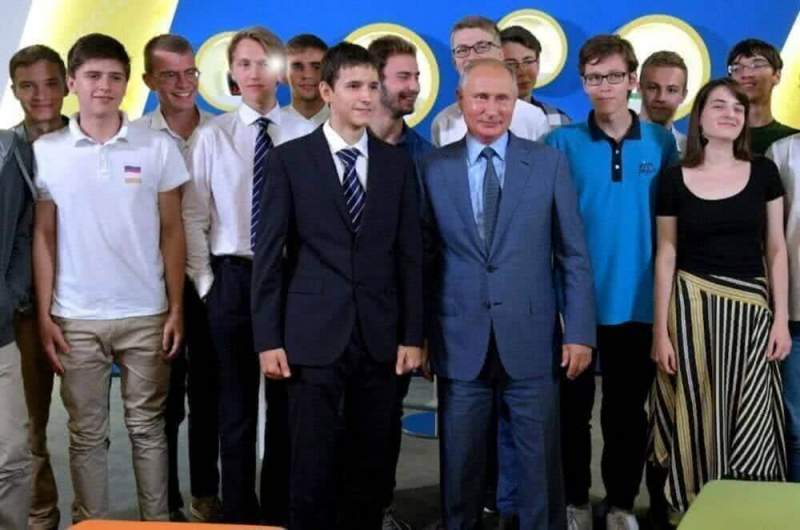 Путин пожелал школьникам пойти по «тропе дружбы и знаний»