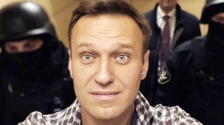 Вновь пытается манипулировать – о «жалобе» Навального на обыски в ФБК 