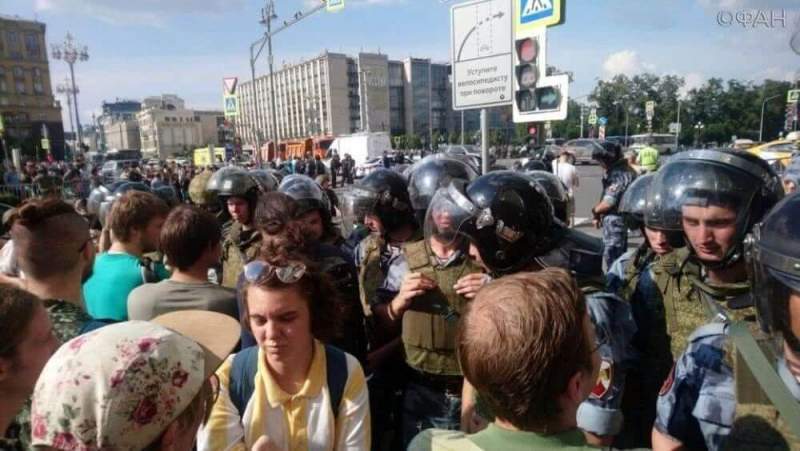 Незаконные акции в центре столица возмущают москвичей 