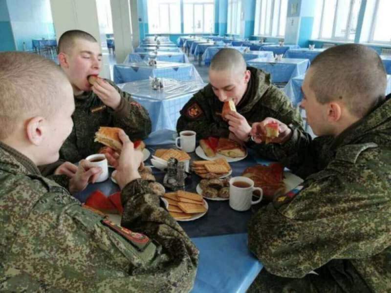 Именинников воинских частей Краснодарского края угостили пирогами