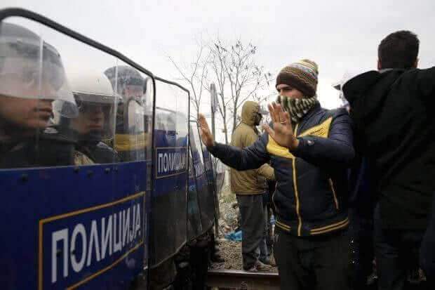 Полиция пресекла драку мигрантов на греко-македонской границе