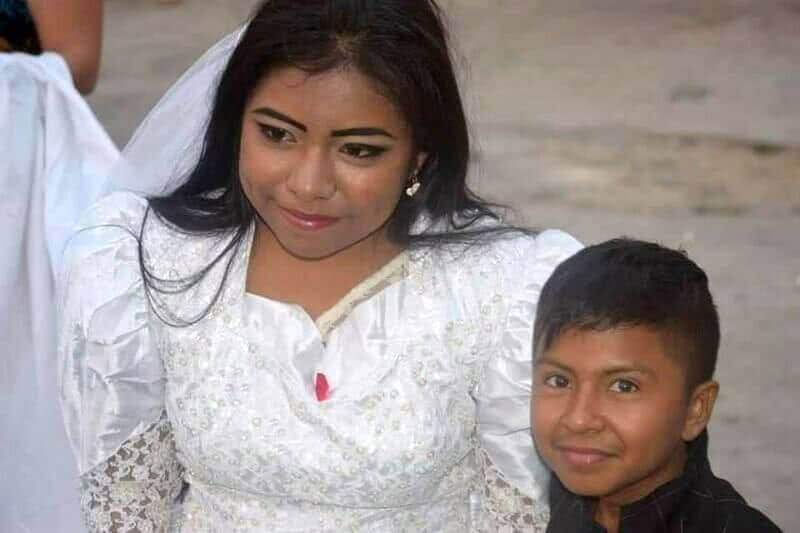 Фото поразившее весь мир со свадьбы мальчика и девушки: теперь известно кто они