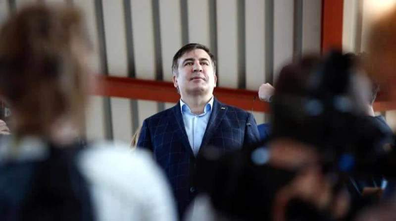 Саакашвили рассказал, зачем жевал галстук в 2008 году Саакашвили рассказал, зачем жевал галстук в 2008 году