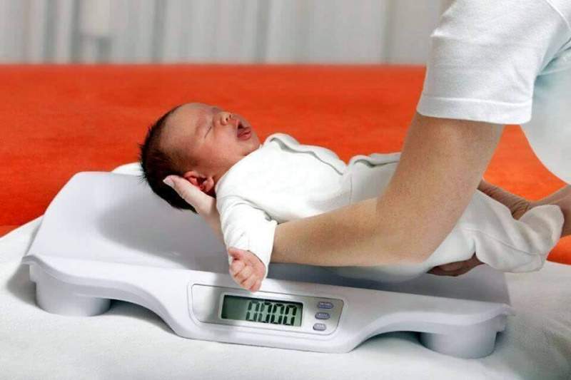 Как выбрать весы для новорожденного