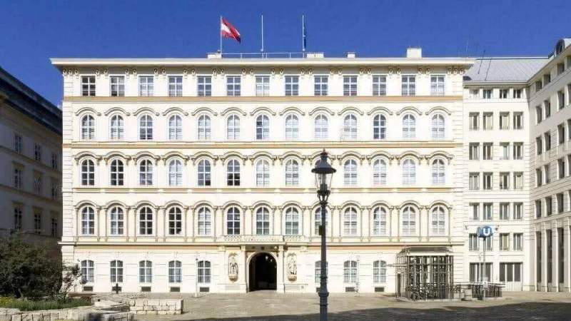 На Австрию оказывают давление из-за отказа выслать российских дипломатов