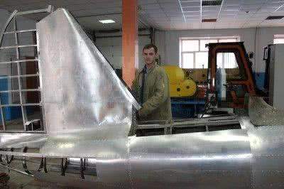 Студенты и мастера Новосибирского технического колледжа им. А.И. Покрышкина сделали первые шаги по реставрации самолета Ил-10