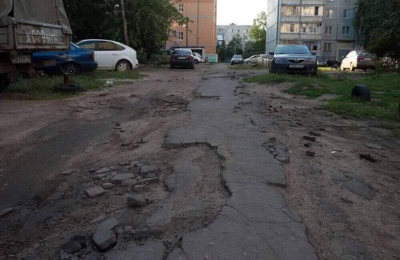 Медведев обратил внимание чиновников на качество дорог в России