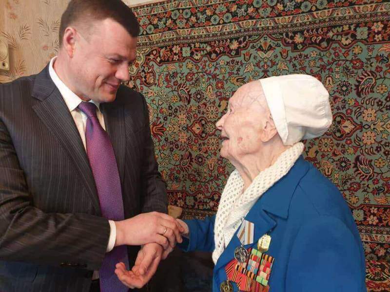 Глава администрации Тамбовской области вручил первую юбилейную медаль в честь 75-летия Победы 