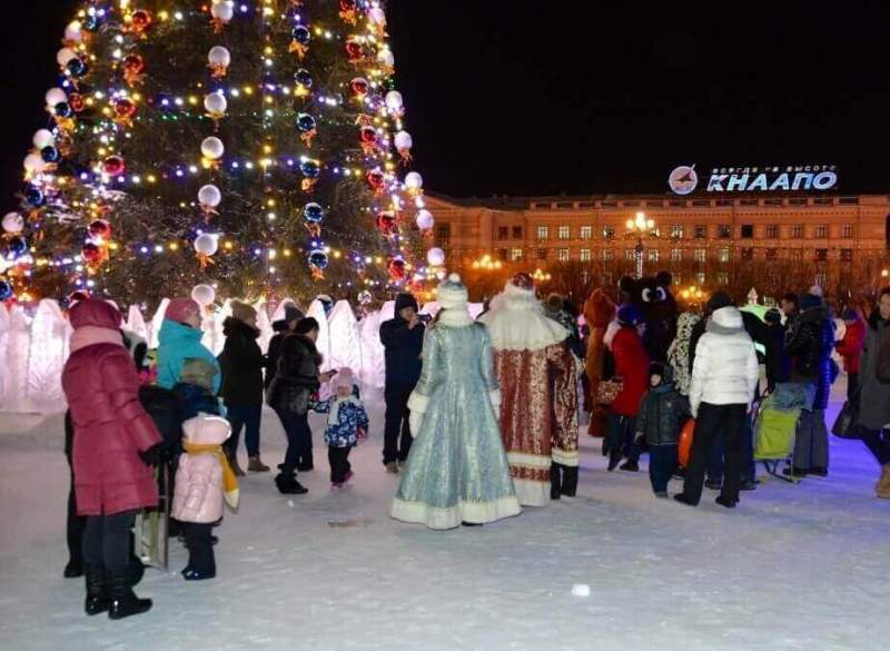 На площади им. Ленина в Хабаровске состоялось официальное открытие «зимнего городка»