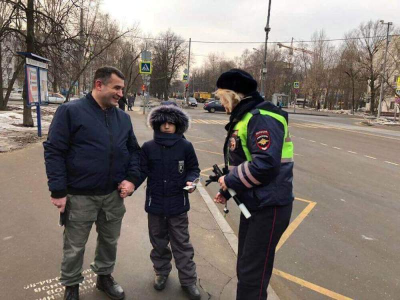 В преддверии Дня защиты детей сотрудники ГИБДД УВД по ВАО провели профилактическую акцию в Перово